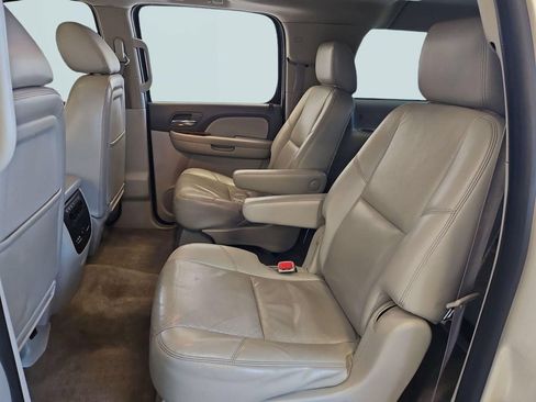 Used 2014 Chevrolet Suburban LTZ AWD/4WD image 23