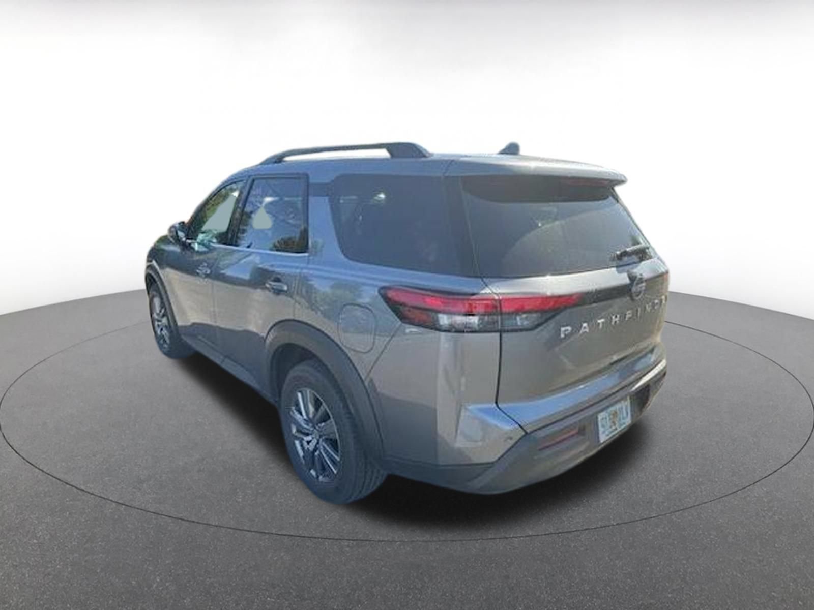 Used 2025 Nissan Pathfinder SV FWD image 6