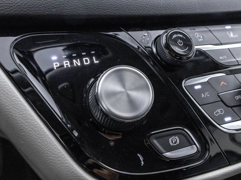 Used 2022 Chrysler Pacifica Touring-L FWD image 29