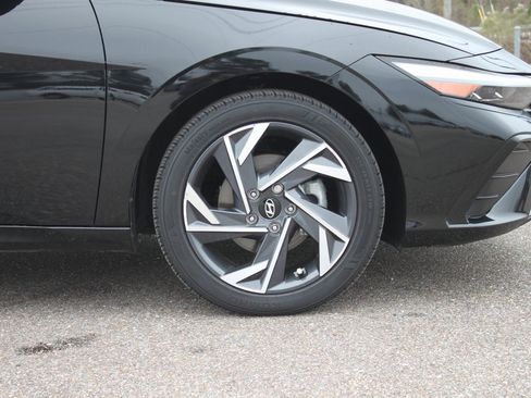 Used 2024 Hyundai Elantra SEL w/ Convenience Package image 4