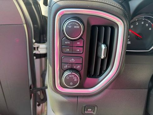 Used 2022 Chevrolet Silverado 1500 LT w/ Z71 Off-Road Package AWD/4WD image 12