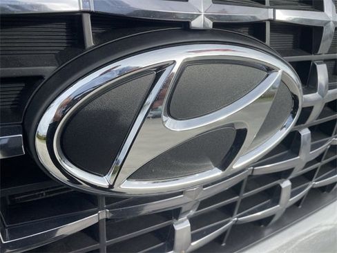 Used 2023 Hyundai Venue SEL image 29