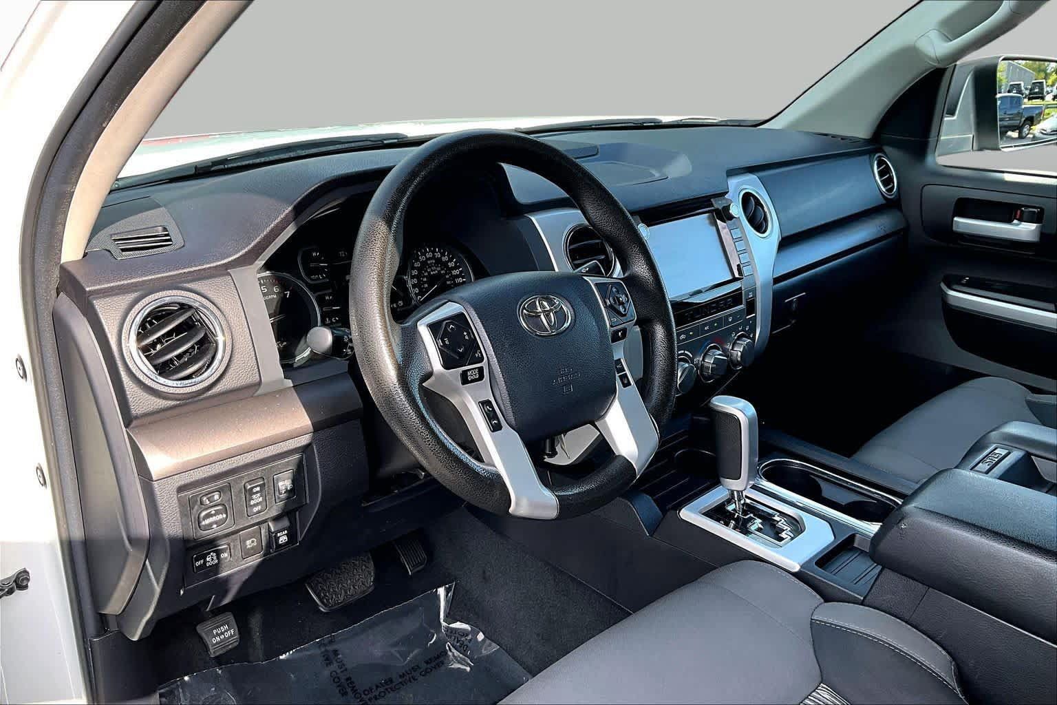 Used 2020 Toyota Tundra SR5 w/ SR5 Convenience Package AWD/4WD image 17