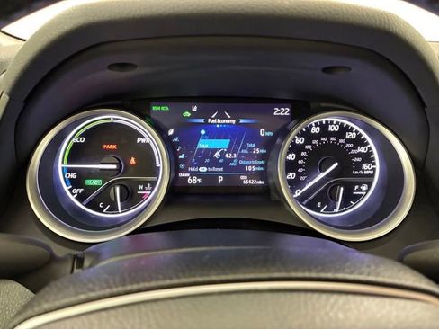 Used 2022 Toyota Camry XLE w/ Navigation Upgrade Package FWD image 25