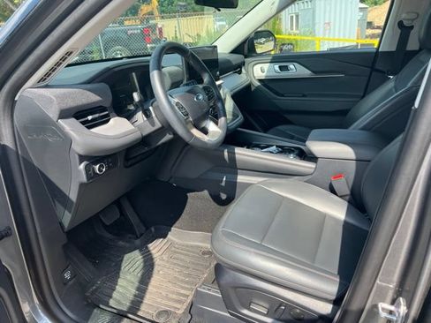Used 2025 Ford Explorer Active w/ Active Comfort Package AWD/4WD image 8