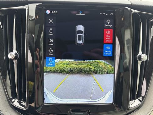 Certified 2023 Volvo XC60 B5 Plus AWD/4WD image 22