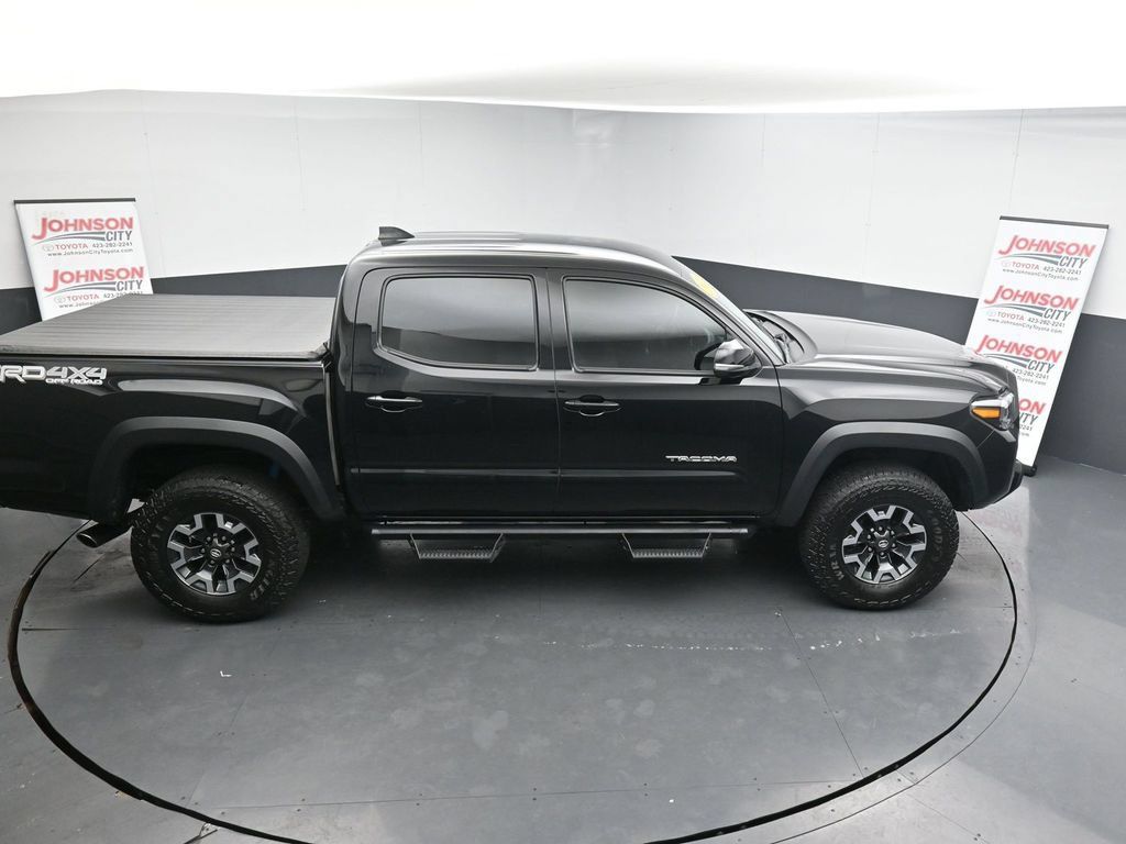 Used 2022 Toyota Tacoma TRD Off-Road AWD/4WD image 32