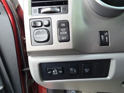 Used 2010 Toyota Tundra Limited image 21