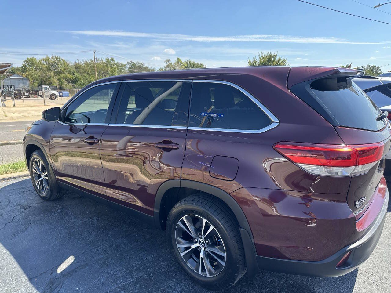 Used 2019 Toyota Highlander LE FWD image 9