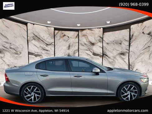 Used 2019 Volvo S60 T5 Momentum w/ Premium Package image 6