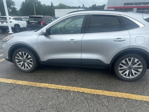 Used 2020 Ford Escape Titanium AWD/4WD image 4