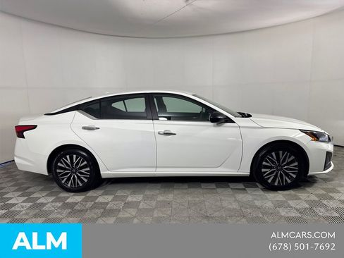 Used 2025 Nissan Altima 2.5 SV FWD image 5
