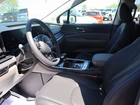 New 2026 Kia Carnival EX FWD image 22