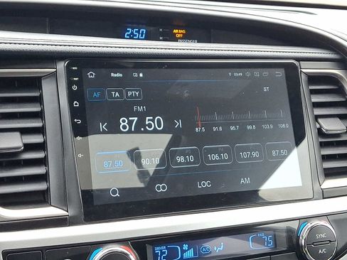 Used 2019 Toyota Highlander SE image 18