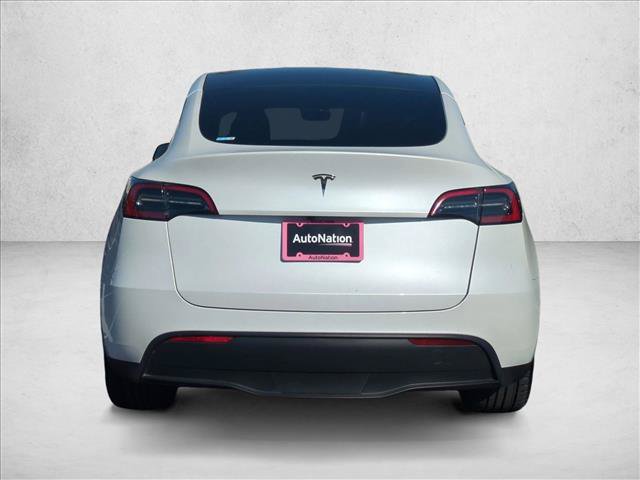 Used 2024 Tesla Model Y Long Range RWD image 7