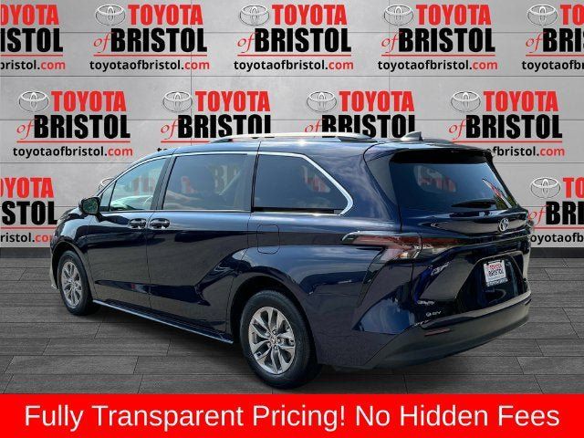 Used 2026 Toyota Sienna LE FWD image 6