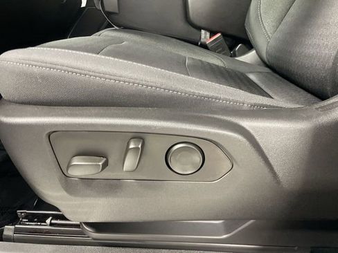 Used 2022 Chevrolet Silverado 1500 LT AWD/4WD image 12