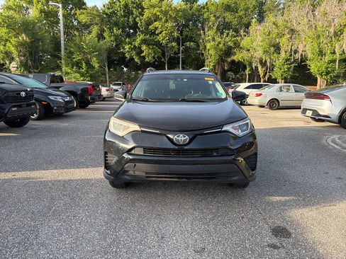 Used 2017 Toyota RAV4 LE FWD image 8