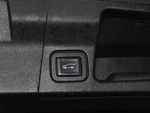 Used 2023 GMC Acadia SLT image 36