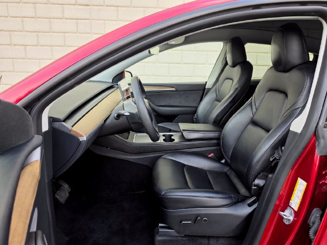 Used 2024 Tesla Model Y Long Range AWD/4WD image 23