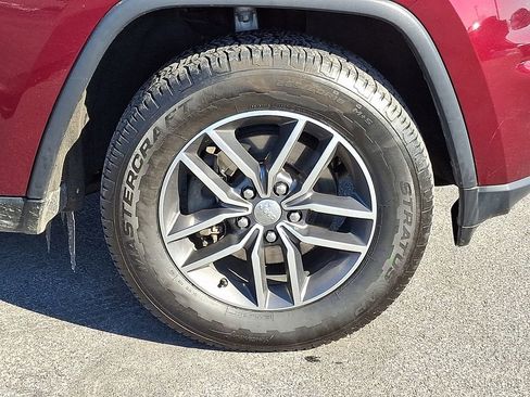 Used 2017 Jeep Grand Cherokee Limited image 8