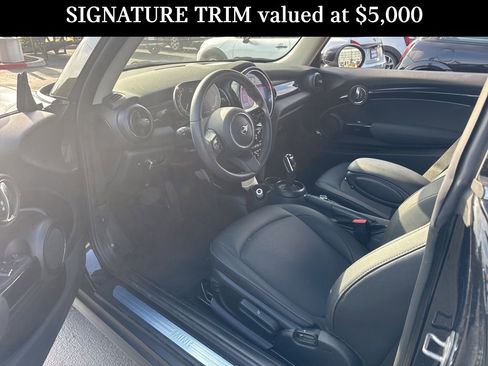 Used 2024 MINI Cooper 2-Door Hardtop image 15