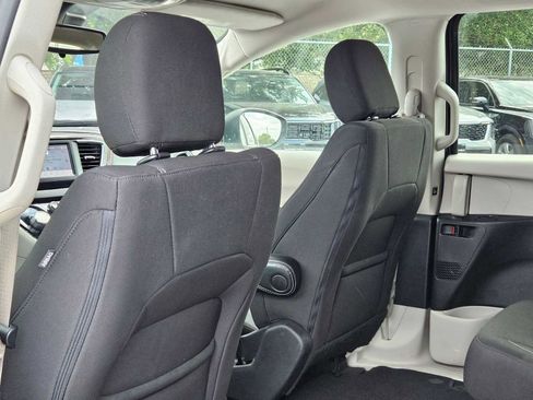 Used 2023 Chrysler Voyager LX FWD image 12