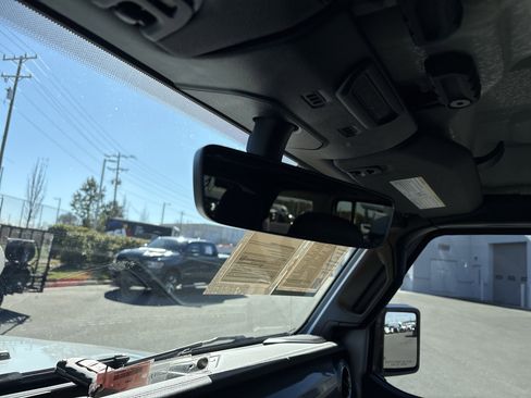 Used 2023 Jeep Wrangler Sahara image 27