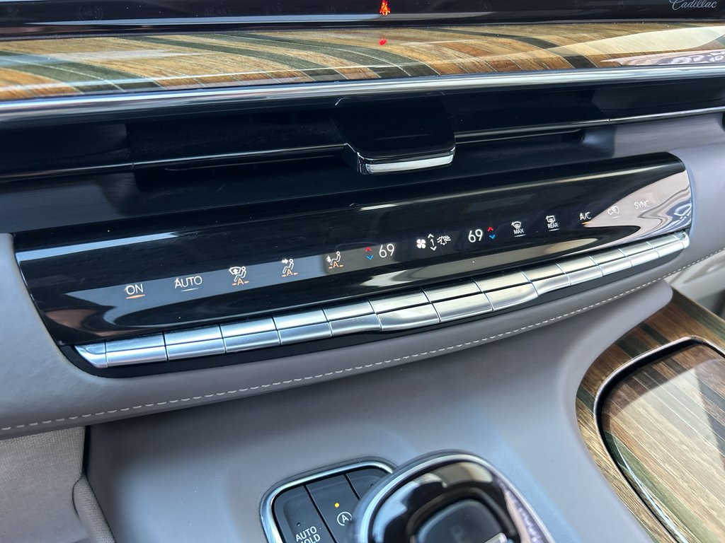 Used 2021 Cadillac Escalade Premium Luxury Platinum AWD/4WD image 25