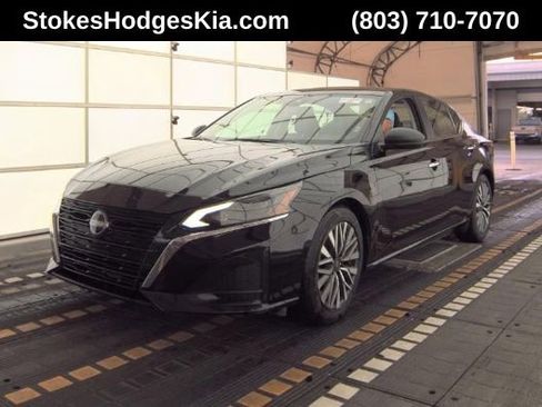 Used 2024 Nissan Altima 2.5 SV image 1