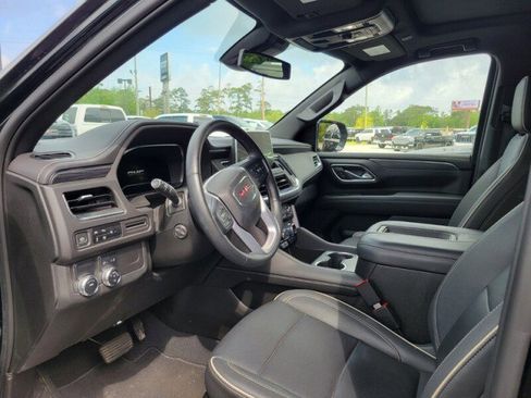 Used 2023 GMC Yukon XL SLT w/ SLT Premium Package image 5