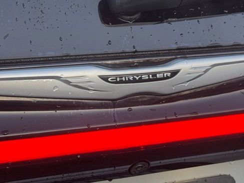 Used 2024 Chrysler Pacifica Touring-L image 54