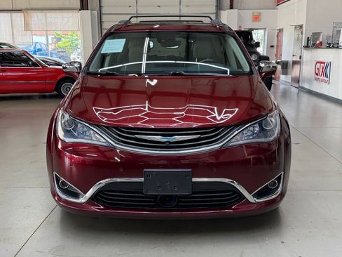 Used 2017 Chrysler Pacifica Platinum FWD image 6