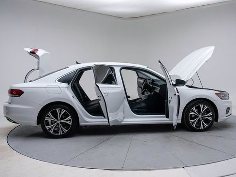 Used 2021 Volkswagen Passat 2.0T SE image 13