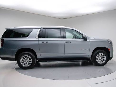 Used 2024 Chevrolet Suburban LT image 8