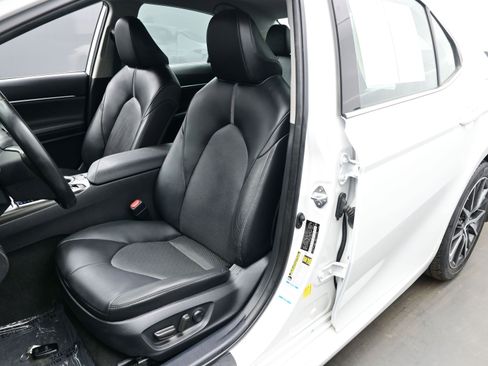 Used 2023 Toyota Camry XLE image 12