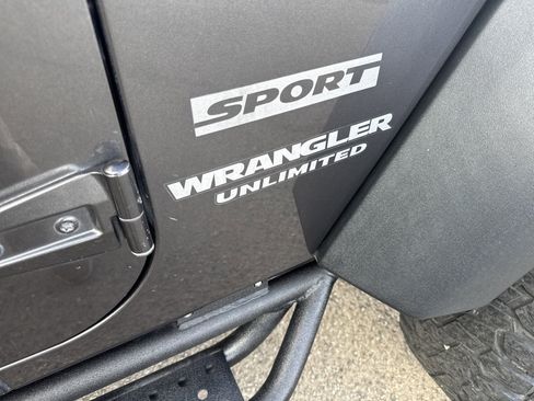 Used 2017 Jeep Wrangler Unlimited Sport w/ Connectivity Group AWD/4WD image 16