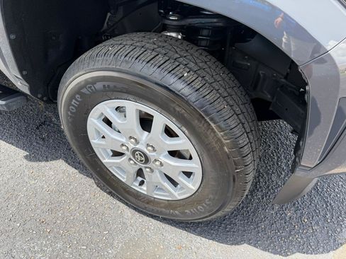 Used 2025 Toyota Tacoma SR5 AWD/4WD image 26