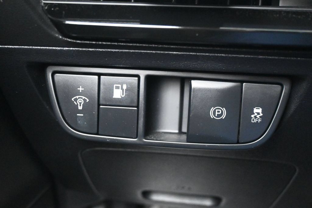 Used 2024 Kia EV6 Light AWD/4WD image 30