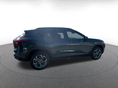 Used 2025 Chevrolet Trax LT FWD image 13