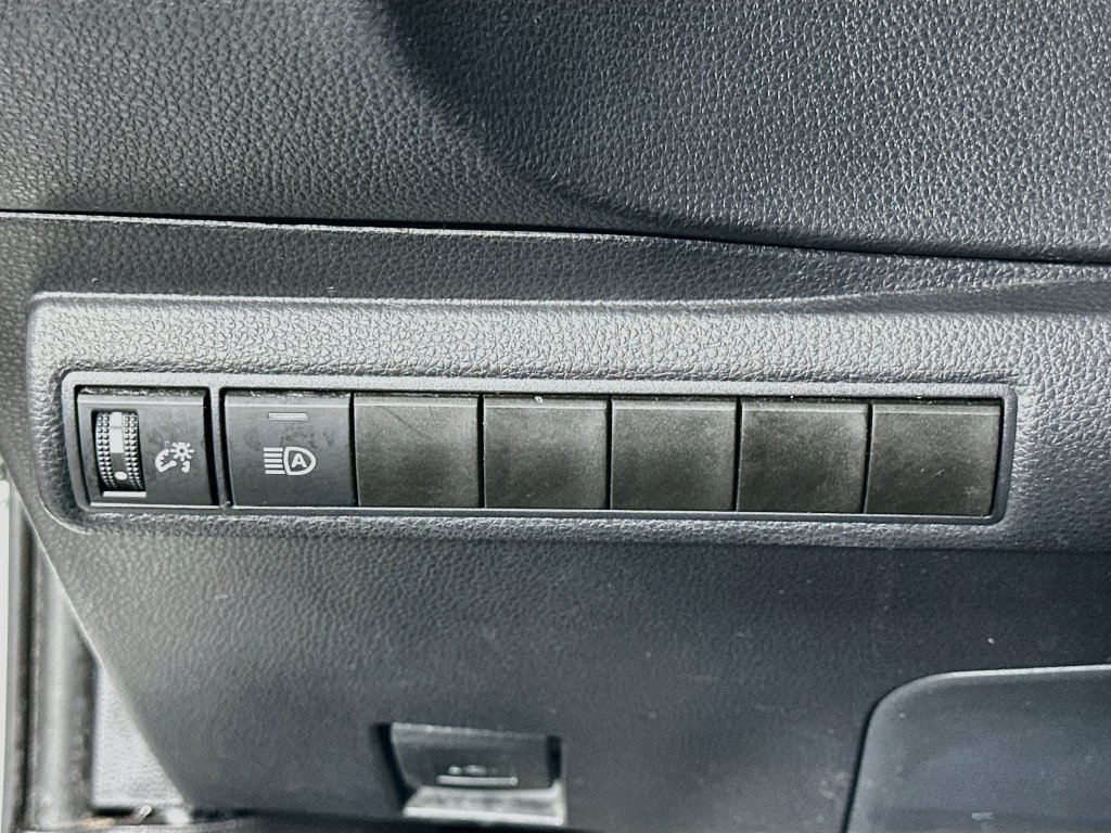 Certified 2025 Toyota Corolla LE FWD image 10
