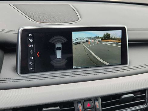 Used 2018 BMW X5 xDrive50i w/ M Sport Package image 17