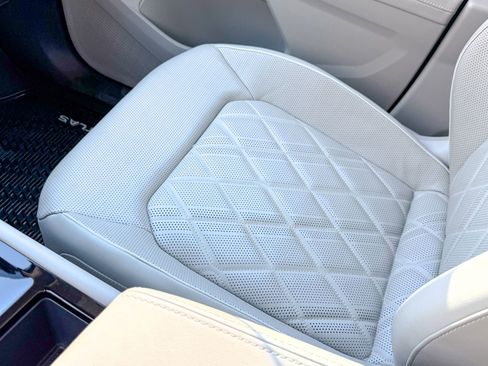 Used 2024 Volkswagen Atlas SEL Premium R-Line image 36