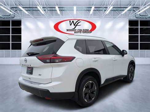Used 2024 Nissan Rogue SV w/ SV Premium Package FWD image 3