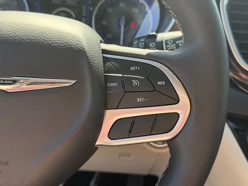 Used 2024 Chrysler Voyager LX image 19