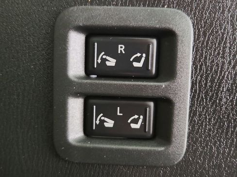 Used 2021 Nissan Armada Platinum w/ Captain's Chairs Package image 39