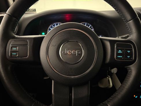 Used 2016 Jeep Wrangler Unlimited Sahara image 16