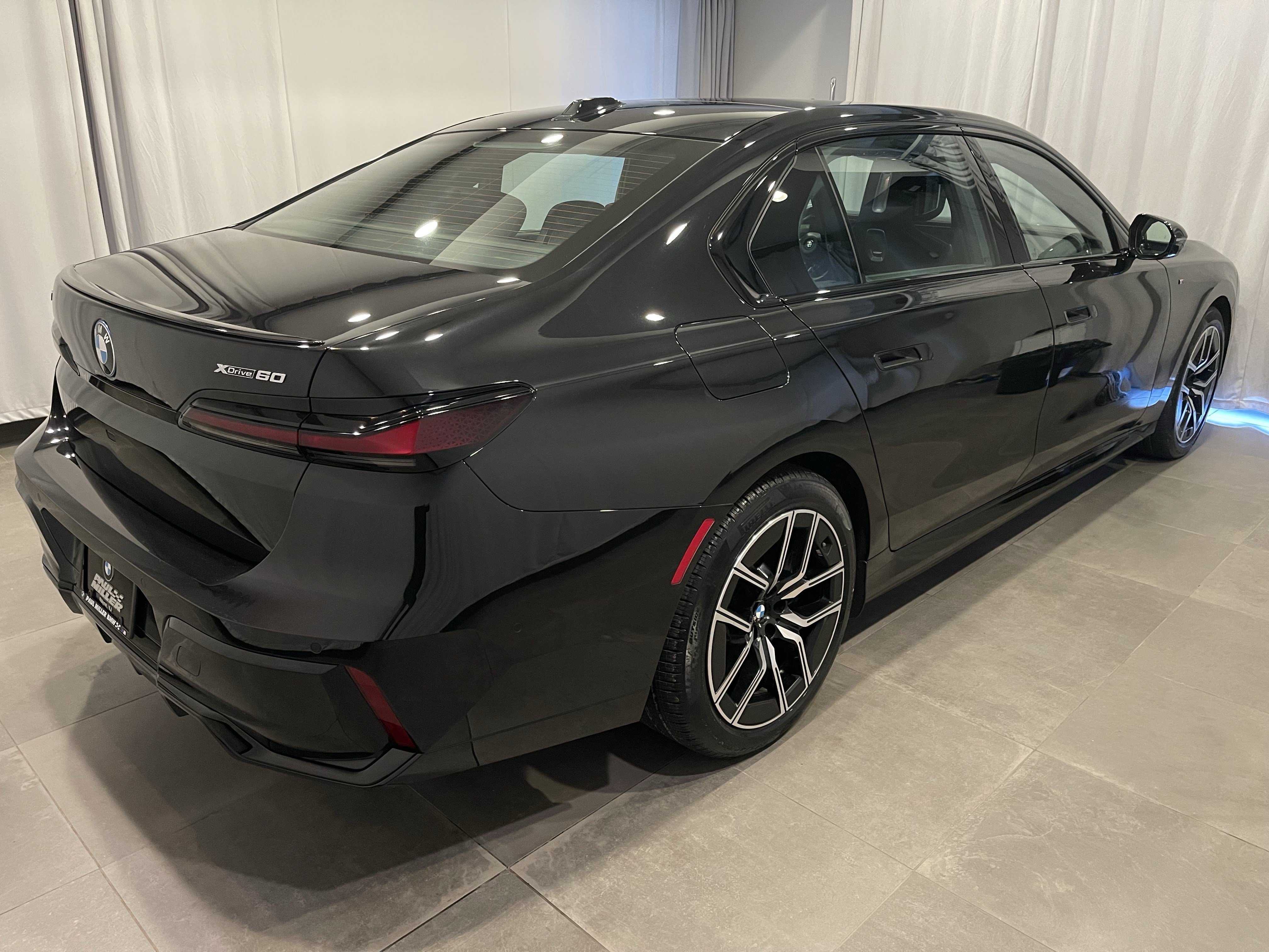 Certified 2024 BMW i7 xDrive60 AWD/4WD image 6