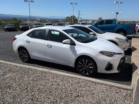 Used 2017 Toyota Corolla SE w/ Carpet Mat Package (TMS) FWD image 2