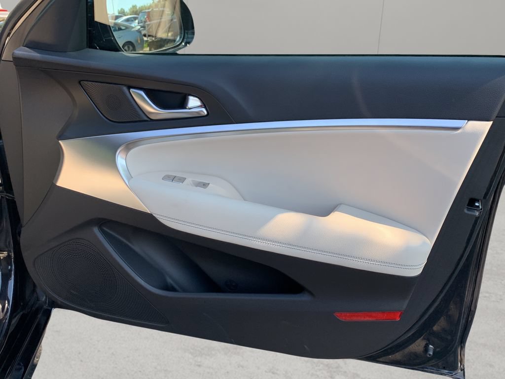 Certified 2026 Genesis G70 2.5T RWD image 32